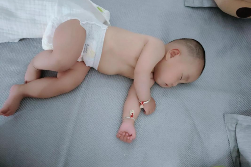 阿勒泰几个月宝宝会抬头
